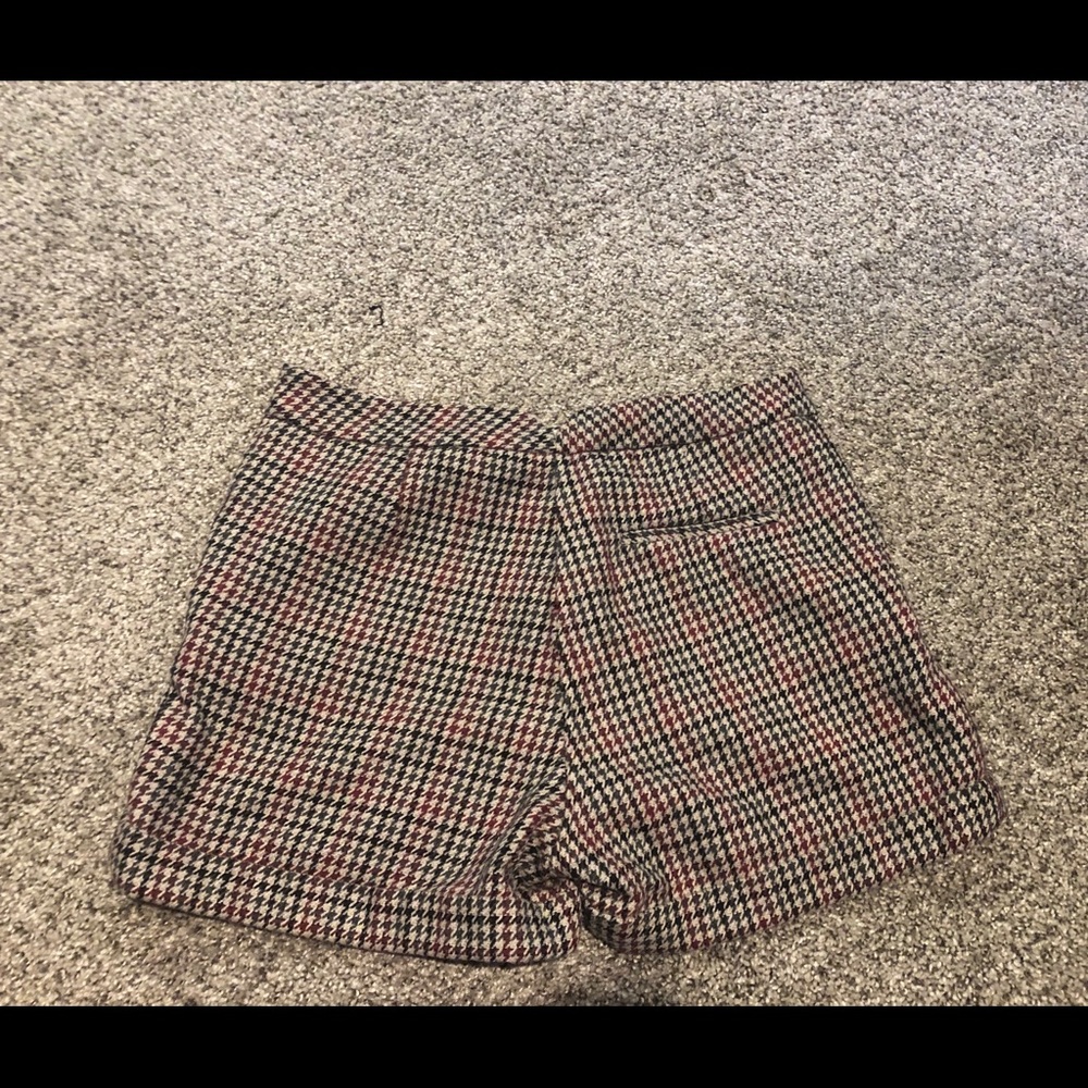 Shorts - Picture 3 of 5